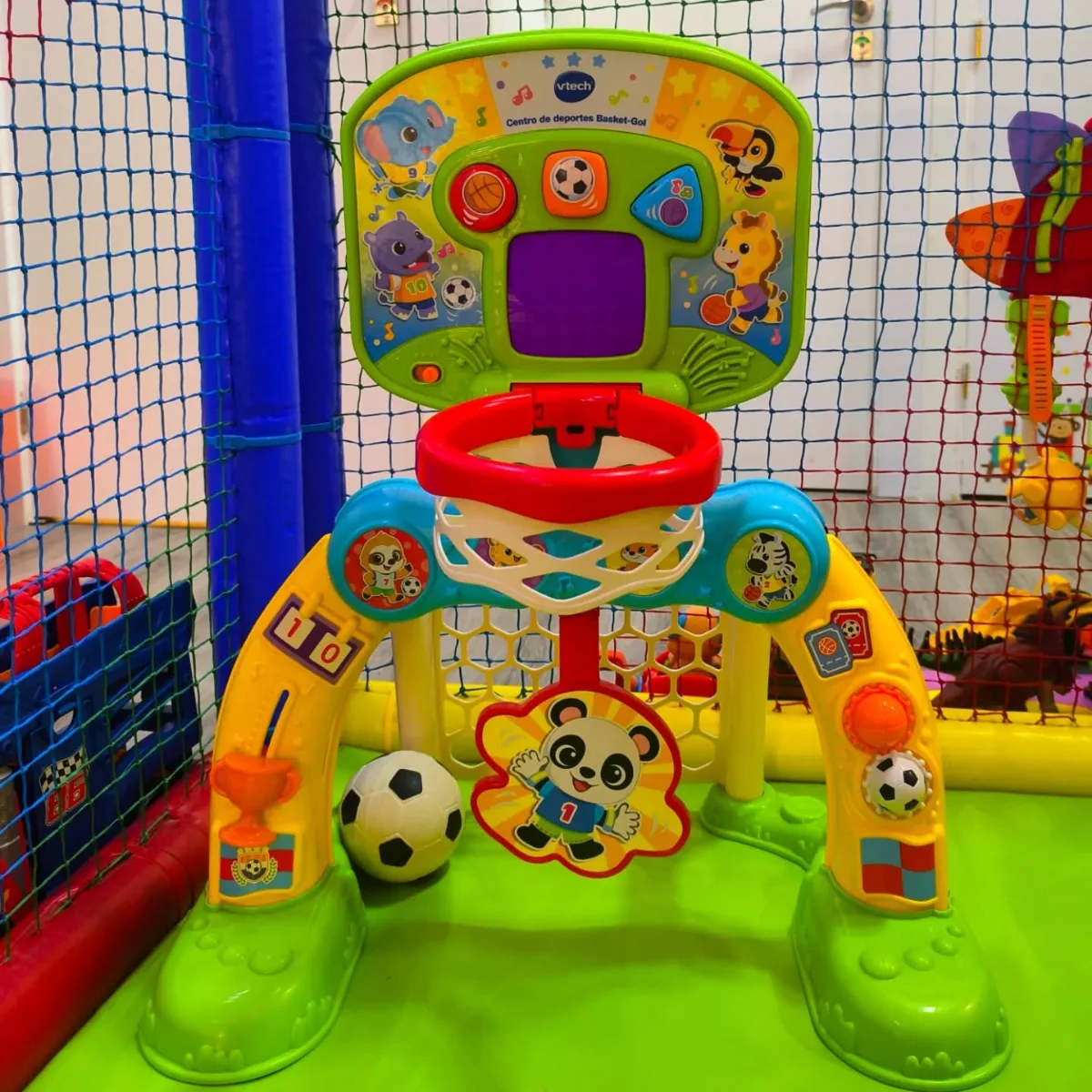Campo de fútbol y cancha multiusos