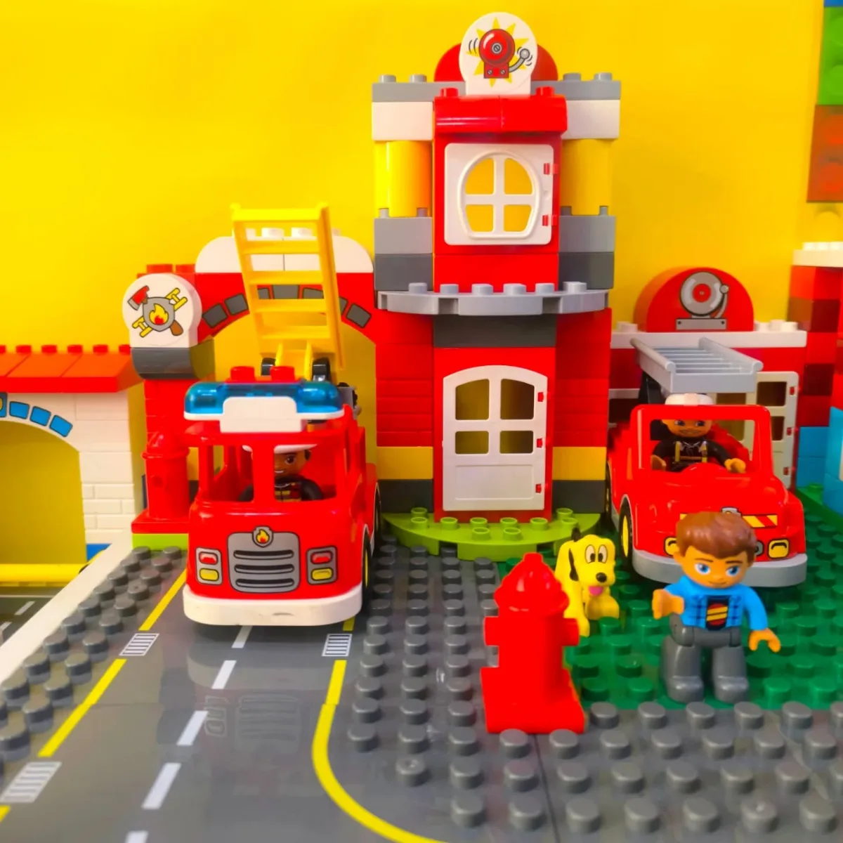 Ciudad y pared gigante de Lego Duplo